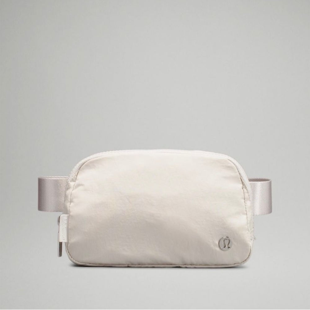 New With Tags Lululemon Everywhere belt bag in White Opal